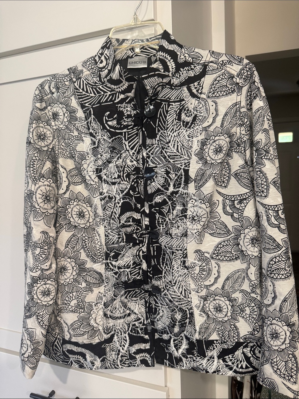 Chico's Black and White Floral Embroidered Jacket, EUC